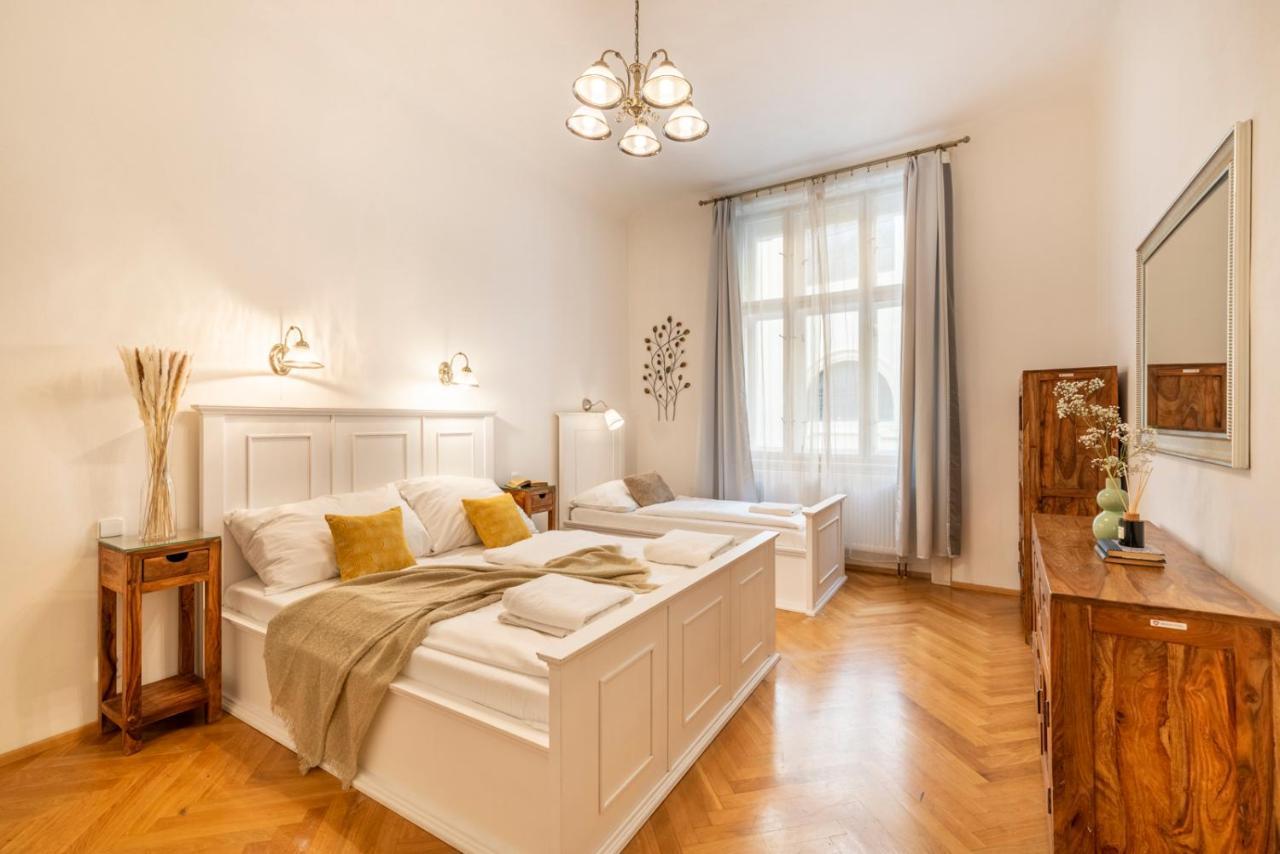 Templova - Old Town Apartments Praag Buitenkant foto