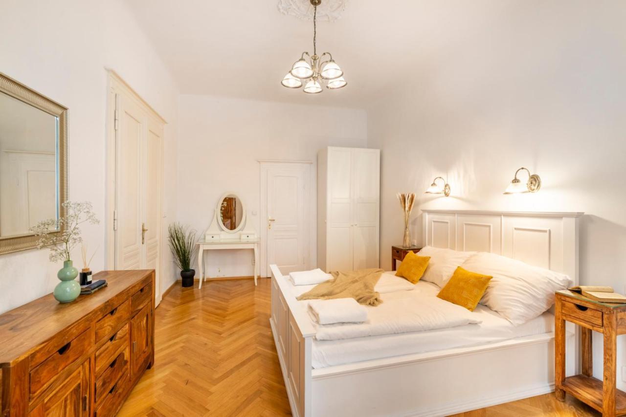 Templova - Old Town Apartments Praag Buitenkant foto